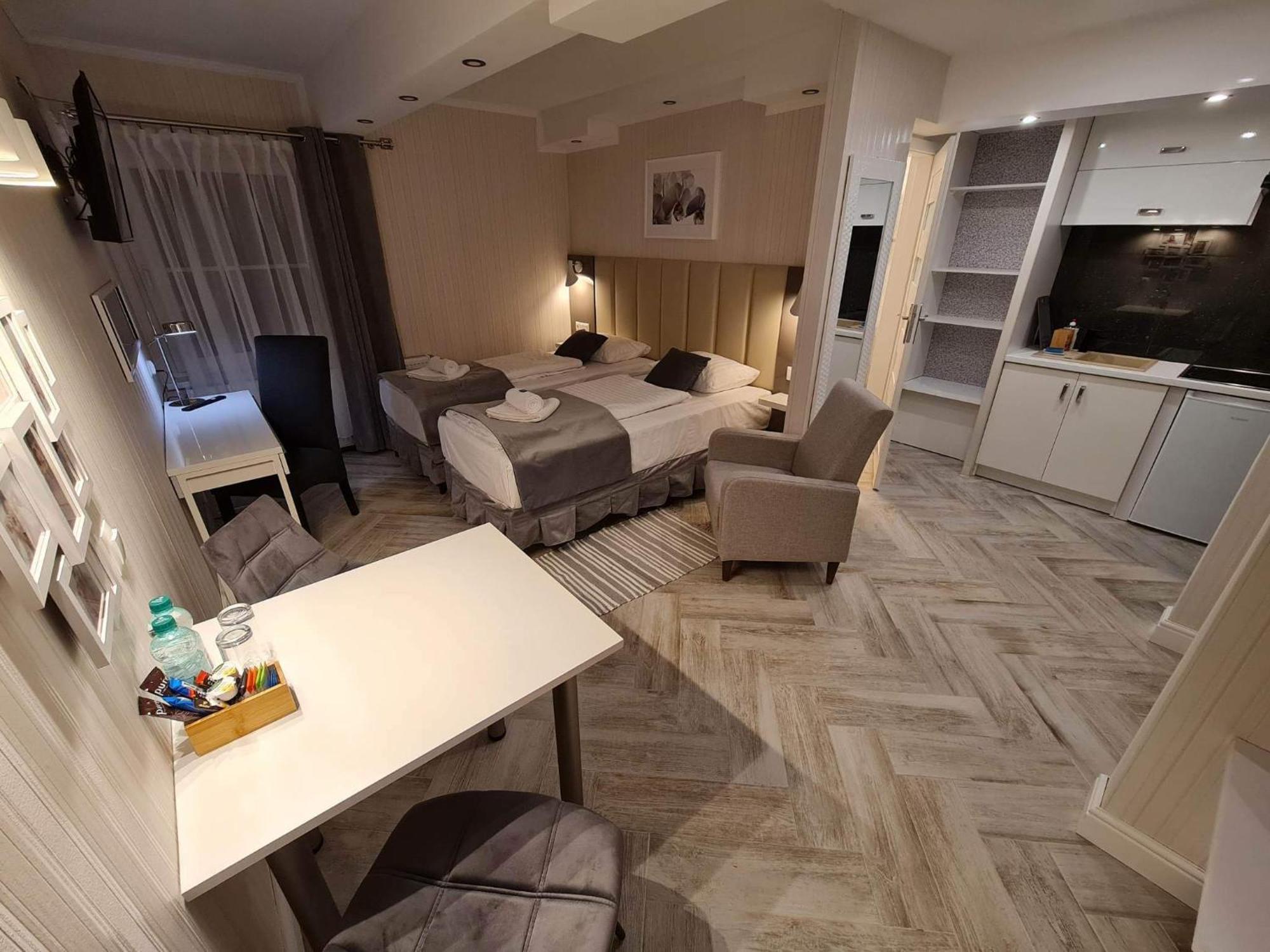 Apartamenty Hayduk Жари Екстер'єр фото